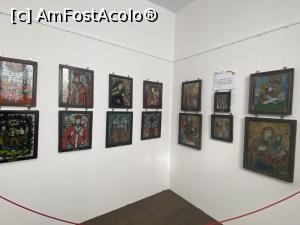 [P48] Muzeul icoanelor pe sticla - exponate » foto by mishu
 - 
<span class="allrVoted glyphicon glyphicon-heart hidden" id="av1339212"></span>
<a class="m-l-10 hidden" id="sv1339212" onclick="voting_Foto_DelVot(,1339212,27800)" role="button">șterge vot <span class="glyphicon glyphicon-remove"></span></a>
<a id="v91339212" class=" c-red"  onclick="voting_Foto_SetVot(1339212)" role="button"><span class="glyphicon glyphicon-heart-empty"></span> <b>LIKE</b> = Votează poza</a> <img class="hidden"  id="f1339212W9" src="/imagini/loader.gif" border="0" /><span class="AjErrMes hidden" id="e1339212ErM"></span>