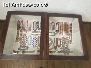 [P60] Muzeul icoanelor pe sticla - si alte exponate, nu numai icoane pe sticla » foto by mishu
 - 
<span class="allrVoted glyphicon glyphicon-heart hidden" id="av1339224"></span>
<a class="m-l-10 hidden" id="sv1339224" onclick="voting_Foto_DelVot(,1339224,27800)" role="button">șterge vot <span class="glyphicon glyphicon-remove"></span></a>
<a id="v91339224" class=" c-red"  onclick="voting_Foto_SetVot(1339224)" role="button"><span class="glyphicon glyphicon-heart-empty"></span> <b>LIKE</b> = Votează poza</a> <img class="hidden"  id="f1339224W9" src="/imagini/loader.gif" border="0" /><span class="AjErrMes hidden" id="e1339224ErM"></span>