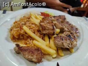 [P05] Bistro Strand; purceluș, carofi, orez (ultimul, foarte bun) » foto by crismis
 - 
<span class="allrVoted glyphicon glyphicon-heart hidden" id="av1339345"></span>
<a class="m-l-10 hidden" id="sv1339345" onclick="voting_Foto_DelVot(,1339345,27801)" role="button">șterge vot <span class="glyphicon glyphicon-remove"></span></a>
<a id="v91339345" class=" c-red"  onclick="voting_Foto_SetVot(1339345)" role="button"><span class="glyphicon glyphicon-heart-empty"></span> <b>LIKE</b> = Votează poza</a> <img class="hidden"  id="f1339345W9" src="/imagini/loader.gif" border="0" /><span class="AjErrMes hidden" id="e1339345ErM"></span>