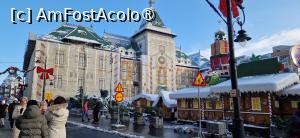 [P13] 13. Clădire „îmbrăcată” cu decor de Crăciun. Se vede și vârful  bradului. » foto by doinafil
 - 
<span class="allrVoted glyphicon glyphicon-heart hidden" id="av1513327"></span>
<a class="m-l-10 hidden" id="sv1513327" onclick="voting_Foto_DelVot(,1513327,27805)" role="button">șterge vot <span class="glyphicon glyphicon-remove"></span></a>
<a id="v91513327" class=" c-red"  onclick="voting_Foto_SetVot(1513327)" role="button"><span class="glyphicon glyphicon-heart-empty"></span> <b>LIKE</b> = Votează poza</a> <img class="hidden"  id="f1513327W9" src="/imagini/loader.gif" border="0" /><span class="AjErrMes hidden" id="e1513327ErM"></span>