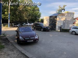 [P02] in semicercul din spatele statuii se parcheaza gratuit » foto by Dan&Ema
 - 
<span class="allrVoted glyphicon glyphicon-heart hidden" id="av1012472"></span>
<a class="m-l-10 hidden" id="sv1012472" onclick="voting_Foto_DelVot(,1012472,27821)" role="button">șterge vot <span class="glyphicon glyphicon-remove"></span></a>
<a id="v91012472" class=" c-red"  onclick="voting_Foto_SetVot(1012472)" role="button"><span class="glyphicon glyphicon-heart-empty"></span> <b>LIKE</b> = Votează poza</a> <img class="hidden"  id="f1012472W9" src="/imagini/loader.gif" border="0" /><span class="AjErrMes hidden" id="e1012472ErM"></span>