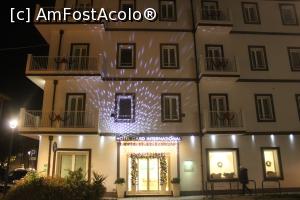 [P02] Rimini, Card International Hotel, Fațada văzută din Via Dante Alighieri, vizavi era și stația de autobuz » foto by mprofeanu
 - 
<span class="allrVoted glyphicon glyphicon-heart hidden" id="av1341868"></span>
<a class="m-l-10 hidden" id="sv1341868" onclick="voting_Foto_DelVot(,1341868,27822)" role="button">șterge vot <span class="glyphicon glyphicon-remove"></span></a>
<a id="v91341868" class=" c-red"  onclick="voting_Foto_SetVot(1341868)" role="button"><span class="glyphicon glyphicon-heart-empty"></span> <b>LIKE</b> = Votează poza</a> <img class="hidden"  id="f1341868W9" src="/imagini/loader.gif" border="0" /><span class="AjErrMes hidden" id="e1341868ErM"></span>