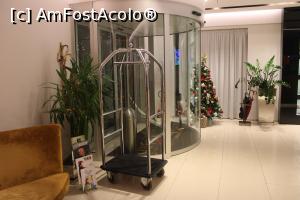 [P05] Rimini, Card International Hotel, Holul de la intrare » foto by mprofeanu
 - 
<span class="allrVoted glyphicon glyphicon-heart hidden" id="av1341871"></span>
<a class="m-l-10 hidden" id="sv1341871" onclick="voting_Foto_DelVot(,1341871,27822)" role="button">șterge vot <span class="glyphicon glyphicon-remove"></span></a>
<a id="v91341871" class=" c-red"  onclick="voting_Foto_SetVot(1341871)" role="button"><span class="glyphicon glyphicon-heart-empty"></span> <b>LIKE</b> = Votează poza</a> <img class="hidden"  id="f1341871W9" src="/imagini/loader.gif" border="0" /><span class="AjErrMes hidden" id="e1341871ErM"></span>