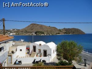 [P08] Skala, vedere de pe una din străduțele ce urcă de la mare, se vede mica și frumoasa biserică Sf. Ioan Teologul.  » foto by maryka
 - 
<span class="allrVoted glyphicon glyphicon-heart hidden" id="av912534"></span>
<a class="m-l-10 hidden" id="sv912534" onclick="voting_Foto_DelVot(,912534,27937)" role="button">șterge vot <span class="glyphicon glyphicon-remove"></span></a>
<a id="v9912534" class=" c-red"  onclick="voting_Foto_SetVot(912534)" role="button"><span class="glyphicon glyphicon-heart-empty"></span> <b>LIKE</b> = Votează poza</a> <img class="hidden"  id="f912534W9" src="/imagini/loader.gif" border="0" /><span class="AjErrMes hidden" id="e912534ErM"></span>