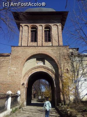 [P05] Monument istoric Marcuta - al doilea pasaj de trecere catre curtea bisericii, in pasaj se pot vedea icoane pictate pe tavan si pereti, stanga, dreapta, sterse de vreme.  » foto by danaeldreny*
 - 
<span class="allrVoted glyphicon glyphicon-heart hidden" id="av842675"></span>
<a class="m-l-10 hidden" id="sv842675" onclick="voting_Foto_DelVot(,842675,27955)" role="button">șterge vot <span class="glyphicon glyphicon-remove"></span></a>
<a id="v9842675" class=" c-red"  onclick="voting_Foto_SetVot(842675)" role="button"><span class="glyphicon glyphicon-heart-empty"></span> <b>LIKE</b> = Votează poza</a> <img class="hidden"  id="f842675W9" src="/imagini/loader.gif" border="0" /><span class="AjErrMes hidden" id="e842675ErM"></span>