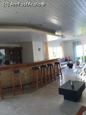 [P11] Snack barul din lobby. » foto by Rodel
 - 
<span class="allrVoted glyphicon glyphicon-heart hidden" id="av1376112"></span>
<a class="m-l-10 hidden" id="sv1376112" onclick="voting_Foto_DelVot(,1376112,28135)" role="button">șterge vot <span class="glyphicon glyphicon-remove"></span></a>
<a id="v91376112" class=" c-red"  onclick="voting_Foto_SetVot(1376112)" role="button"><span class="glyphicon glyphicon-heart-empty"></span> <b>LIKE</b> = Votează poza</a> <img class="hidden"  id="f1376112W9" src="/imagini/loader.gif" border="0" /><span class="AjErrMes hidden" id="e1376112ErM"></span>