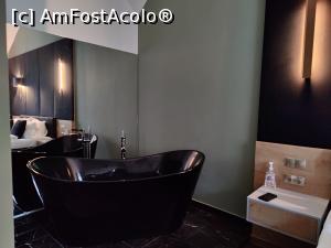 [P10] Haller Boutique; suită cu balcon - cada buclucașă » foto by crismis
 - 
<span class="allrVoted glyphicon glyphicon-heart hidden" id="av1386781"></span>
<a class="m-l-10 hidden" id="sv1386781" onclick="voting_Foto_DelVot(,1386781,28226)" role="button">șterge vot <span class="glyphicon glyphicon-remove"></span></a>
<a id="v91386781" class=" c-red"  onclick="voting_Foto_SetVot(1386781)" role="button"><span class="glyphicon glyphicon-heart-empty"></span> <b>LIKE</b> = Votează poza</a> <img class="hidden"  id="f1386781W9" src="/imagini/loader.gif" border="0" /><span class="AjErrMes hidden" id="e1386781ErM"></span>