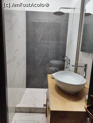 [P12] Haller Boutique; suită cu balcon; baie » foto by crismis
 - 
<span class="allrVoted glyphicon glyphicon-heart hidden" id="av1386783"></span>
<a class="m-l-10 hidden" id="sv1386783" onclick="voting_Foto_DelVot(,1386783,28226)" role="button">șterge vot <span class="glyphicon glyphicon-remove"></span></a>
<a id="v91386783" class=" c-red"  onclick="voting_Foto_SetVot(1386783)" role="button"><span class="glyphicon glyphicon-heart-empty"></span> <b>LIKE</b> = Votează poza</a> <img class="hidden"  id="f1386783W9" src="/imagini/loader.gif" border="0" /><span class="AjErrMes hidden" id="e1386783ErM"></span>