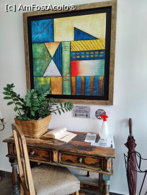 [P24] Boutique Hotel Le Baron - chiar la intrare, &bdquo;cartea de oaspeți&rdquo; » foto by crismis
 - 
<span class="allrVoted glyphicon glyphicon-heart hidden" id="av1397773"></span>
<a class="m-l-10 hidden" id="sv1397773" onclick="voting_Foto_DelVot(,1397773,28321)" role="button">șterge vot <span class="glyphicon glyphicon-remove"></span></a>
<a id="v91397773" class=" c-red"  onclick="voting_Foto_SetVot(1397773)" role="button"><span class="glyphicon glyphicon-heart-empty"></span> <b>LIKE</b> = Votează poza</a> <img class="hidden"  id="f1397773W9" src="/imagini/loader.gif" border="0" /><span class="AjErrMes hidden" id="e1397773ErM"></span>