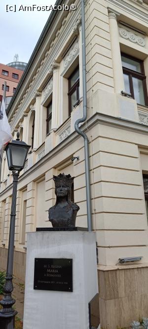 [P02] Bustul Reginei Maria - l&acirc;ngă muzeu. » foto by tata123 🔱
 - 
<span class="allrVoted glyphicon glyphicon-heart hidden" id="av1402435"></span>
<a class="m-l-10 hidden" id="sv1402435" onclick="voting_Foto_DelVot(,1402435,28348)" role="button">șterge vot <span class="glyphicon glyphicon-remove"></span></a>
<a id="v91402435" class=" c-red"  onclick="voting_Foto_SetVot(1402435)" role="button"><span class="glyphicon glyphicon-heart-empty"></span> <b>LIKE</b> = Votează poza</a> <img class="hidden"  id="f1402435W9" src="/imagini/loader.gif" border="0" /><span class="AjErrMes hidden" id="e1402435ErM"></span>