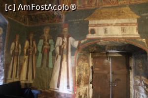 [P37] Mănăstirea Jgheaburi, Bisericuța „Nașterea Maicii Domnului”, Pronaos, Ctitorul Popa Ion Andronescu, din Cucova » foto by mprofeanu
 - 
<span class="allrVoted glyphicon glyphicon-heart hidden" id="av1404059"></span>
<a class="m-l-10 hidden" id="sv1404059" onclick="voting_Foto_DelVot(,1404059,28367)" role="button">șterge vot <span class="glyphicon glyphicon-remove"></span></a>
<a id="v91404059" class=" c-red"  onclick="voting_Foto_SetVot(1404059)" role="button"><span class="glyphicon glyphicon-heart-empty"></span> <b>LIKE</b> = Votează poza</a> <img class="hidden"  id="f1404059W9" src="/imagini/loader.gif" border="0" /><span class="AjErrMes hidden" id="e1404059ErM"></span>