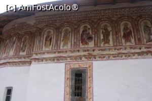 [P46] Mănăstirea Jgheaburi, Bisericuța „Nașterea Maicii Domnului”, Pictură exterioară, brâu și firide pictate » foto by mprofeanu
 - 
<span class="allrVoted glyphicon glyphicon-heart hidden" id="av1404068"></span>
<a class="m-l-10 hidden" id="sv1404068" onclick="voting_Foto_DelVot(,1404068,28367)" role="button">șterge vot <span class="glyphicon glyphicon-remove"></span></a>
<a id="v91404068" class=" c-red"  onclick="voting_Foto_SetVot(1404068)" role="button"><span class="glyphicon glyphicon-heart-empty"></span> <b>LIKE</b> = Votează poza</a> <img class="hidden"  id="f1404068W9" src="/imagini/loader.gif" border="0" /><span class="AjErrMes hidden" id="e1404068ErM"></span>