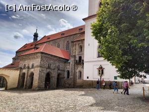 [P11] O parte din biserică și o parte din castel » foto by crismis
 - 
<span class="allrVoted glyphicon glyphicon-heart hidden" id="av1408162"></span>
<a class="m-l-10 hidden" id="sv1408162" onclick="voting_Foto_DelVot(,1408162,28400)" role="button">șterge vot <span class="glyphicon glyphicon-remove"></span></a>
<a id="v91408162" class=" c-red"  onclick="voting_Foto_SetVot(1408162)" role="button"><span class="glyphicon glyphicon-heart-empty"></span> <b>LIKE</b> = Votează poza</a> <img class="hidden"  id="f1408162W9" src="/imagini/loader.gif" border="0" /><span class="AjErrMes hidden" id="e1408162ErM"></span>