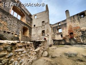 [P13] Castelul Landstejn; curtea interioară » foto by crismis
 - 
<span class="allrVoted glyphicon glyphicon-heart hidden" id="av1409137"></span>
<a class="m-l-10 hidden" id="sv1409137" onclick="voting_Foto_DelVot(,1409137,28400)" role="button">șterge vot <span class="glyphicon glyphicon-remove"></span></a>
<a id="v91409137" class=" c-red"  onclick="voting_Foto_SetVot(1409137)" role="button"><span class="glyphicon glyphicon-heart-empty"></span> <b>LIKE</b> = Votează poza</a> <img class="hidden"  id="f1409137W9" src="/imagini/loader.gif" border="0" /><span class="AjErrMes hidden" id="e1409137ErM"></span>