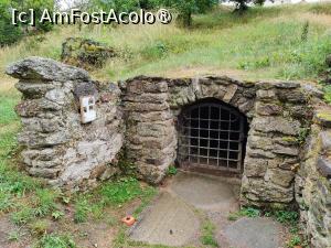 [P02] Intrarea &icirc;n pivnița de la baza dealului » foto by crismis
 - 
<span class="allrVoted glyphicon glyphicon-heart hidden" id="av1409126"></span>
<a class="m-l-10 hidden" id="sv1409126" onclick="voting_Foto_DelVot(,1409126,28400)" role="button">șterge vot <span class="glyphicon glyphicon-remove"></span></a>
<a id="v91409126" class=" c-red"  onclick="voting_Foto_SetVot(1409126)" role="button"><span class="glyphicon glyphicon-heart-empty"></span> <b>LIKE</b> = Votează poza</a> <img class="hidden"  id="f1409126W9" src="/imagini/loader.gif" border="0" /><span class="AjErrMes hidden" id="e1409126ErM"></span>