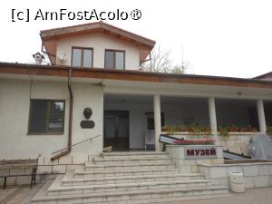 [P05] Pliska - Muzeul de Arheologie. Intrarea. » foto by iulianic
 - 
<span class="allrVoted glyphicon glyphicon-heart hidden" id="av1426047"></span>
<a class="m-l-10 hidden" id="sv1426047" onclick="voting_Foto_DelVot(,1426047,28538)" role="button">șterge vot <span class="glyphicon glyphicon-remove"></span></a>
<a id="v91426047" class=" c-red"  onclick="voting_Foto_SetVot(1426047)" role="button"><span class="glyphicon glyphicon-heart-empty"></span> <b>LIKE</b> = Votează poza</a> <img class="hidden"  id="f1426047W9" src="/imagini/loader.gif" border="0" /><span class="AjErrMes hidden" id="e1426047ErM"></span>