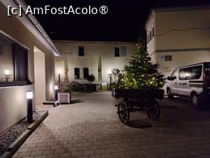 [P01] Prima impresie: corpul nou în stânga, cel vechi (cu restaurantul) în dreapta » foto by crismis
 - 
<span class="allrVoted glyphicon glyphicon-heart hidden" id="av1432638"></span>
<a class="m-l-10 hidden" id="sv1432638" onclick="voting_Foto_DelVot(,1432638,28599)" role="button">șterge vot <span class="glyphicon glyphicon-remove"></span></a>
<a id="v91432638" class=" c-red"  onclick="voting_Foto_SetVot(1432638)" role="button"><span class="glyphicon glyphicon-heart-empty"></span> <b>LIKE</b> = Votează poza</a> <img class="hidden"  id="f1432638W9" src="/imagini/loader.gif" border="0" /><span class="AjErrMes hidden" id="e1432638ErM"></span>