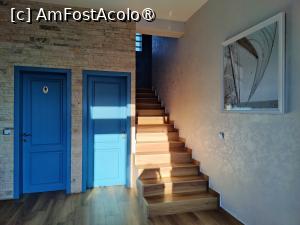 [P17] Pensiunea Briza Mării; băile comune și scările ce urcă la etaj » foto by crismis
 - 
<span class="allrVoted glyphicon glyphicon-heart hidden" id="av1500832"></span>
<a class="m-l-10 hidden" id="sv1500832" onclick="voting_Foto_DelVot(,1500832,28602)" role="button">șterge vot <span class="glyphicon glyphicon-remove"></span></a>
<a id="v91500832" class=" c-red"  onclick="voting_Foto_SetVot(1500832)" role="button"><span class="glyphicon glyphicon-heart-empty"></span> <b>LIKE</b> = Votează poza</a> <img class="hidden"  id="f1500832W9" src="/imagini/loader.gif" border="0" /><span class="AjErrMes hidden" id="e1500832ErM"></span>