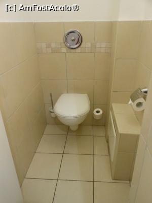 [P18] Propriano - Hotel Roc e Mare. În  baia camerei 206. » foto by iulianic
 - 
<span class="allrVoted glyphicon glyphicon-heart hidden" id="av1451417"></span>
<a class="m-l-10 hidden" id="sv1451417" onclick="voting_Foto_DelVot(,1451417,28754)" role="button">șterge vot <span class="glyphicon glyphicon-remove"></span></a>
<a id="v91451417" class=" c-red"  onclick="voting_Foto_SetVot(1451417)" role="button"><span class="glyphicon glyphicon-heart-empty"></span> <b>LIKE</b> = Votează poza</a> <img class="hidden"  id="f1451417W9" src="/imagini/loader.gif" border="0" /><span class="AjErrMes hidden" id="e1451417ErM"></span>