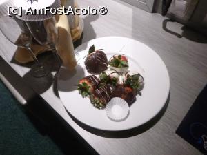 [P05] 05. În cabină ne așteptau  căpșuni trase în ciocolată și... » foto by doinafil
 - 
<span class="allrVoted glyphicon glyphicon-heart hidden" id="av1477198"></span>
<a class="m-l-10 hidden" id="sv1477198" onclick="voting_Foto_DelVot(,1477198,28941)" role="button">șterge vot <span class="glyphicon glyphicon-remove"></span></a>
<a id="v91477198" class=" c-red"  onclick="voting_Foto_SetVot(1477198)" role="button"><span class="glyphicon glyphicon-heart-empty"></span> <b>LIKE</b> = Votează poza</a> <img class="hidden"  id="f1477198W9" src="/imagini/loader.gif" border="0" /><span class="AjErrMes hidden" id="e1477198ErM"></span>