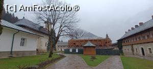 [P04] În curtea mănăstirii - chilii și Casa Domnească (cea acoperită de schele). » foto by tata123 🔱
 - 
<span class="allrVoted glyphicon glyphicon-heart hidden" id="av1480239"></span>
<a class="m-l-10 hidden" id="sv1480239" onclick="voting_Foto_DelVot(,1480239,28961)" role="button">șterge vot <span class="glyphicon glyphicon-remove"></span></a>
<a id="v91480239" class=" c-red"  onclick="voting_Foto_SetVot(1480239)" role="button"><span class="glyphicon glyphicon-heart-empty"></span> <b>LIKE</b> = Votează poza</a> <img class="hidden"  id="f1480239W9" src="/imagini/loader.gif" border="0" /><span class="AjErrMes hidden" id="e1480239ErM"></span>