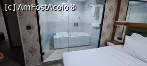 [P18] Patul și, lângă acesta, cada cu hidromasaj » foto by irinad
 - 
<span class="allrVoted glyphicon glyphicon-heart hidden" id="av1481194"></span>
<a class="m-l-10 hidden" id="sv1481194" onclick="voting_Foto_DelVot(,1481194,28970)" role="button">șterge vot <span class="glyphicon glyphicon-remove"></span></a>
<a id="v91481194" class=" c-red"  onclick="voting_Foto_SetVot(1481194)" role="button"><span class="glyphicon glyphicon-heart-empty"></span> <b>LIKE</b> = Votează poza</a> <img class="hidden"  id="f1481194W9" src="/imagini/loader.gif" border="0" /><span class="AjErrMes hidden" id="e1481194ErM"></span>