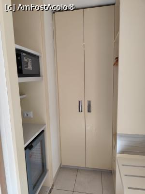 [P09] Sifonierul in capat .Pe stanga cutia de valori si minibarul » foto by ilee
 - 
<span class="allrVoted glyphicon glyphicon-heart hidden" id="av1506636"></span>
<a class="m-l-10 hidden" id="sv1506636" onclick="voting_Foto_DelVot(,1506636,29003)" role="button">șterge vot <span class="glyphicon glyphicon-remove"></span></a>
<a id="v91506636" class=" c-red"  onclick="voting_Foto_SetVot(1506636)" role="button"><span class="glyphicon glyphicon-heart-empty"></span> <b>LIKE</b> = Votează poza</a> <img class="hidden"  id="f1506636W9" src="/imagini/loader.gif" border="0" /><span class="AjErrMes hidden" id="e1506636ErM"></span>