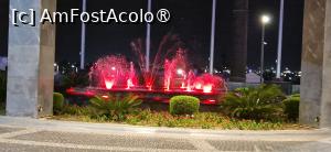 [P70] 40. Fântână arteziană decor, în fața intrării în hotel. » foto by doinafil
 - 
<span class="allrVoted glyphicon glyphicon-heart hidden" id="av1500705"></span>
<a class="m-l-10 hidden" id="sv1500705" onclick="voting_Foto_DelVot(,1500705,29011)" role="button">șterge vot <span class="glyphicon glyphicon-remove"></span></a>
<a id="v91500705" class=" c-red"  onclick="voting_Foto_SetVot(1500705)" role="button"><span class="glyphicon glyphicon-heart-empty"></span> <b>LIKE</b> = Votează poza</a> <img class="hidden"  id="f1500705W9" src="/imagini/loader.gif" border="0" /><span class="AjErrMes hidden" id="e1500705ErM"></span>