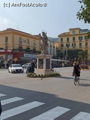 [P10] Sorrento statuia lui Torquato Tasso » foto by adighh
 - 
<span class="allrVoted glyphicon glyphicon-heart hidden" id="av1520823"></span>
<a class="m-l-10 hidden" id="sv1520823" onclick="voting_Foto_DelVot(,1520823,29041)" role="button">șterge vot <span class="glyphicon glyphicon-remove"></span></a>
<a id="v91520823" class=" c-red"  onclick="voting_Foto_SetVot(1520823)" role="button"><span class="glyphicon glyphicon-heart-empty"></span> <b>LIKE</b> = Votează poza</a> <img class="hidden"  id="f1520823W9" src="/imagini/loader.gif" border="0" /><span class="AjErrMes hidden" id="e1520823ErM"></span>