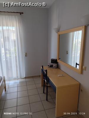 [P33] masuta cu oglinda din dormitorul mare » foto by ilee
 - 
<span class="allrVoted glyphicon glyphicon-heart hidden" id="av1496345"></span>
<a class="m-l-10 hidden" id="sv1496345" onclick="voting_Foto_DelVot(,1496345,29103)" role="button">șterge vot <span class="glyphicon glyphicon-remove"></span></a>
<a id="v91496345" class=" c-red"  onclick="voting_Foto_SetVot(1496345)" role="button"><span class="glyphicon glyphicon-heart-empty"></span> <b>LIKE</b> = Votează poza</a> <img class="hidden"  id="f1496345W9" src="/imagini/loader.gif" border="0" /><span class="AjErrMes hidden" id="e1496345ErM"></span>