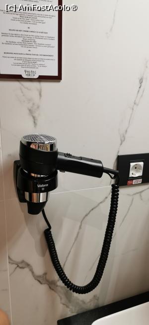 [P18] Uscătorul de păr din baie. » foto by ⭐ValentinB_88⭐
 - 
<span class="allrVoted glyphicon glyphicon-heart hidden" id="av1496541"></span>
<a class="m-l-10 hidden" id="sv1496541" onclick="voting_Foto_DelVot(,1496541,29108)" role="button">șterge vot <span class="glyphicon glyphicon-remove"></span></a>
<a id="v91496541" class=" c-red"  onclick="voting_Foto_SetVot(1496541)" role="button"><span class="glyphicon glyphicon-heart-empty"></span> <b>LIKE</b> = Votează poza</a> <img class="hidden"  id="f1496541W9" src="/imagini/loader.gif" border="0" /><span class="AjErrMes hidden" id="e1496541ErM"></span>