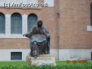 [P44] sunt multe statui prin oras » foto by Yolanda
 - 
<span class="allrVoted glyphicon glyphicon-heart hidden" id="av1497933"></span>
<a class="m-l-10 hidden" id="sv1497933" onclick="voting_Foto_DelVot(,1497933,29121)" role="button">șterge vot <span class="glyphicon glyphicon-remove"></span></a>
<a id="v91497933" class=" c-red"  onclick="voting_Foto_SetVot(1497933)" role="button"><span class="glyphicon glyphicon-heart-empty"></span> <b>LIKE</b> = Votează poza</a> <img class="hidden"  id="f1497933W9" src="/imagini/loader.gif" border="0" /><span class="AjErrMes hidden" id="e1497933ErM"></span>