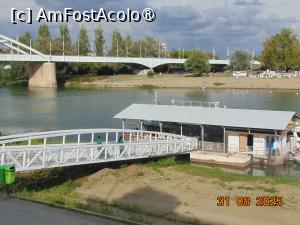 [P45] restaurant plutitor pe râul Tisa » foto by Yolanda
 - 
<span class="allrVoted glyphicon glyphicon-heart hidden" id="av1497934"></span>
<a class="m-l-10 hidden" id="sv1497934" onclick="voting_Foto_DelVot(,1497934,29121)" role="button">șterge vot <span class="glyphicon glyphicon-remove"></span></a>
<a id="v91497934" class=" c-red"  onclick="voting_Foto_SetVot(1497934)" role="button"><span class="glyphicon glyphicon-heart-empty"></span> <b>LIKE</b> = Votează poza</a> <img class="hidden"  id="f1497934W9" src="/imagini/loader.gif" border="0" /><span class="AjErrMes hidden" id="e1497934ErM"></span>
