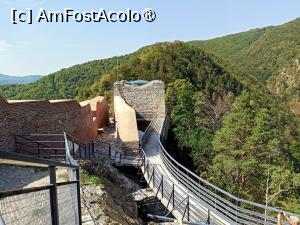 [P04] Cetatea Poenari - vedere de sus » foto by kemi27
 - 
<span class="allrVoted glyphicon glyphicon-heart hidden" id="av1498228"></span>
<a class="m-l-10 hidden" id="sv1498228" onclick="voting_Foto_DelVot(,1498228,29123)" role="button">șterge vot <span class="glyphicon glyphicon-remove"></span></a>
<a id="v91498228" class=" c-red"  onclick="voting_Foto_SetVot(1498228)" role="button"><span class="glyphicon glyphicon-heart-empty"></span> <b>LIKE</b> = Votează poza</a> <img class="hidden"  id="f1498228W9" src="/imagini/loader.gif" border="0" /><span class="AjErrMes hidden" id="e1498228ErM"></span>