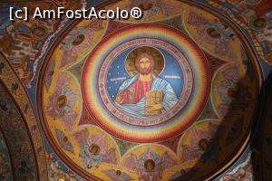 [P16] Corbeni, Mănăstirea Antonești, Biserica Nașterea Sfântului Ioan Botezătorul, Iisus Hristos ne veghează de pe cupolă » foto by mprofeanu
 - 
<span class="allrVoted glyphicon glyphicon-heart hidden" id="av1127465"></span>
<a class="m-l-10 hidden" id="sv1127465" onclick="voting_Foto_DelVot(,1127465,29123)" role="button">șterge vot <span class="glyphicon glyphicon-remove"></span></a>
<a id="v91127465" class=" c-red"  onclick="voting_Foto_SetVot(1127465)" role="button"><span class="glyphicon glyphicon-heart-empty"></span> <b>LIKE</b> = Votează poza</a> <img class="hidden"  id="f1127465W9" src="/imagini/loader.gif" border="0" /><span class="AjErrMes hidden" id="e1127465ErM"></span>