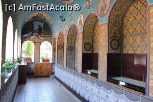 [P19] Corbeni, Mănăstirea Antonești, Biserica Nașterea Sfântului Ioan Botezătorul, Pridvorul așezat pe partea de nord a bisericii frumos pictat » foto by mprofeanu
 - 
<span class="allrVoted glyphicon glyphicon-heart hidden" id="av1127468"></span>
<a class="m-l-10 hidden" id="sv1127468" onclick="voting_Foto_DelVot(,1127468,29123)" role="button">șterge vot <span class="glyphicon glyphicon-remove"></span></a>
<a id="v91127468" class=" c-red"  onclick="voting_Foto_SetVot(1127468)" role="button"><span class="glyphicon glyphicon-heart-empty"></span> <b>LIKE</b> = Votează poza</a> <img class="hidden"  id="f1127468W9" src="/imagini/loader.gif" border="0" /><span class="AjErrMes hidden" id="e1127468ErM"></span>