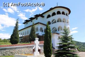 [P04] Corbeni, Mănăstirea Antonești, Corpul de Chilii parcă-i un hotel de 3-4 stele » foto by mprofeanu
 - 
<span class="allrVoted glyphicon glyphicon-heart hidden" id="av1127453"></span>
<a class="m-l-10 hidden" id="sv1127453" onclick="voting_Foto_DelVot(,1127453,29123)" role="button">șterge vot <span class="glyphicon glyphicon-remove"></span></a>
<a id="v91127453" class=" c-red"  onclick="voting_Foto_SetVot(1127453)" role="button"><span class="glyphicon glyphicon-heart-empty"></span> <b>LIKE</b> = Votează poza</a> <img class="hidden"  id="f1127453W9" src="/imagini/loader.gif" border="0" /><span class="AjErrMes hidden" id="e1127453ErM"></span>