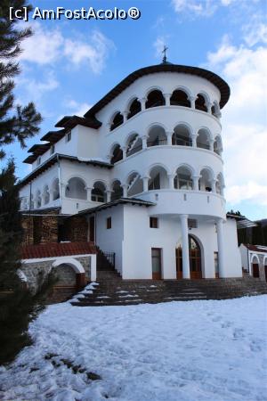 [P05] Corbeni, Mănăstirea Antonești, Corpul de Chilii domină împrejurimile (și iarna)  » foto by mprofeanu
 - 
<span class="allrVoted glyphicon glyphicon-heart hidden" id="av1127454"></span>
<a class="m-l-10 hidden" id="sv1127454" onclick="voting_Foto_DelVot(,1127454,29123)" role="button">șterge vot <span class="glyphicon glyphicon-remove"></span></a>
<a id="v91127454" class=" c-red"  onclick="voting_Foto_SetVot(1127454)" role="button"><span class="glyphicon glyphicon-heart-empty"></span> <b>LIKE</b> = Votează poza</a> <img class="hidden"  id="f1127454W9" src="/imagini/loader.gif" border="0" /><span class="AjErrMes hidden" id="e1127454ErM"></span>