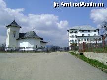 [P17] intrarea in manastire.... » foto by chelie_d
 - 
<span class="allrVoted glyphicon glyphicon-heart hidden" id="av67296"></span>
<a class="m-l-10 hidden" id="sv67296" onclick="voting_Foto_DelVot(,67296,29123)" role="button">șterge vot <span class="glyphicon glyphicon-remove"></span></a>
<a id="v967296" class=" c-red"  onclick="voting_Foto_SetVot(67296)" role="button"><span class="glyphicon glyphicon-heart-empty"></span> <b>LIKE</b> = Votează poza</a> <img class="hidden"  id="f67296W9" src="/imagini/loader.gif" border="0" /><span class="AjErrMes hidden" id="e67296ErM"></span>