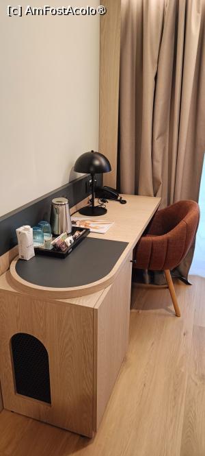 [P09] Biroul ce ascunde minibarul. » foto by tata123 🔱
 - 
<span class="allrVoted glyphicon glyphicon-heart hidden" id="av1499115"></span>
<a class="m-l-10 hidden" id="sv1499115" onclick="voting_Foto_DelVot(,1499115,29127)" role="button">șterge vot <span class="glyphicon glyphicon-remove"></span></a>
<a id="v91499115" class=" c-red"  onclick="voting_Foto_SetVot(1499115)" role="button"><span class="glyphicon glyphicon-heart-empty"></span> <b>LIKE</b> = Votează poza</a> <img class="hidden"  id="f1499115W9" src="/imagini/loader.gif" border="0" /><span class="AjErrMes hidden" id="e1499115ErM"></span>