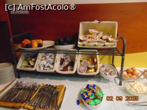 [P15] mic dejun restaurant B&B » foto by Yolanda
 - 
<span class="allrVoted glyphicon glyphicon-heart hidden" id="av1499499"></span>
<a class="m-l-10 hidden" id="sv1499499" onclick="voting_Foto_DelVot(,1499499,29129)" role="button">șterge vot <span class="glyphicon glyphicon-remove"></span></a>
<a id="v91499499" class=" c-red"  onclick="voting_Foto_SetVot(1499499)" role="button"><span class="glyphicon glyphicon-heart-empty"></span> <b>LIKE</b> = Votează poza</a> <img class="hidden"  id="f1499499W9" src="/imagini/loader.gif" border="0" /><span class="AjErrMes hidden" id="e1499499ErM"></span>