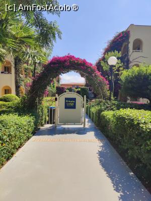 [P27] Intrarea principală în Private Lodge » foto by crismis
 - 
<span class="allrVoted glyphicon glyphicon-heart hidden" id="av1499722"></span>
<a class="m-l-10 hidden" id="sv1499722" onclick="voting_Foto_DelVot(,1499722,29133)" role="button">șterge vot <span class="glyphicon glyphicon-remove"></span></a>
<a id="v91499722" class=" c-red"  onclick="voting_Foto_SetVot(1499722)" role="button"><span class="glyphicon glyphicon-heart-empty"></span> <b>LIKE</b> = Votează poza</a> <img class="hidden"  id="f1499722W9" src="/imagini/loader.gif" border="0" /><span class="AjErrMes hidden" id="e1499722ErM"></span>