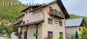 [P09] Clădirea pensiunii văzută de lângă șosea. » foto by tata123 🔱
 - 
<span class="allrVoted glyphicon glyphicon-heart hidden" id="av1500432"></span>
<a class="m-l-10 hidden" id="sv1500432" onclick="voting_Foto_DelVot(,1500432,29136)" role="button">șterge vot <span class="glyphicon glyphicon-remove"></span></a>
<a id="v91500432" class=" c-red"  onclick="voting_Foto_SetVot(1500432)" role="button"><span class="glyphicon glyphicon-heart-empty"></span> <b>LIKE</b> = Votează poza</a> <img class="hidden"  id="f1500432W9" src="/imagini/loader.gif" border="0" /><span class="AjErrMes hidden" id="e1500432ErM"></span>