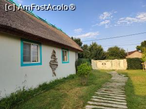 [P26] Laguna Vadu; apartamentul (stânga) și aleea spre poartă » foto by crismis
 - 
<span class="allrVoted glyphicon glyphicon-heart hidden" id="av1500499"></span>
<a class="m-l-10 hidden" id="sv1500499" onclick="voting_Foto_DelVot(,1500499,29137)" role="button">șterge vot <span class="glyphicon glyphicon-remove"></span></a>
<a id="v91500499" class=" c-red"  onclick="voting_Foto_SetVot(1500499)" role="button"><span class="glyphicon glyphicon-heart-empty"></span> <b>LIKE</b> = Votează poza</a> <img class="hidden"  id="f1500499W9" src="/imagini/loader.gif" border="0" /><span class="AjErrMes hidden" id="e1500499ErM"></span>