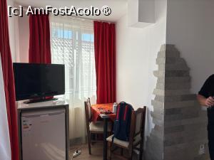 [P07] O mica masa si scaune , televizor frigider. » foto by ARA
 - 
<span class="allrVoted glyphicon glyphicon-heart hidden" id="av1500606"></span>
<a class="m-l-10 hidden" id="sv1500606" onclick="voting_Foto_DelVot(,1500606,29139)" role="button">șterge vot <span class="glyphicon glyphicon-remove"></span></a>
<a id="v91500606" class=" c-red"  onclick="voting_Foto_SetVot(1500606)" role="button"><span class="glyphicon glyphicon-heart-empty"></span> <b>LIKE</b> = Votează poza</a> <img class="hidden"  id="f1500606W9" src="/imagini/loader.gif" border="0" /><span class="AjErrMes hidden" id="e1500606ErM"></span>