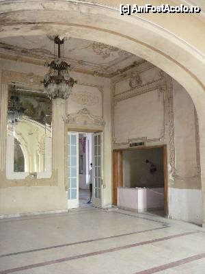 [P02] Holul de la parter, cu garderoba şi intrarea în sala de joc » foto by Claudiu U.
 - 
<span class="allrVoted glyphicon glyphicon-heart hidden" id="av399177"></span>
<a class="m-l-10 hidden" id="sv399177" onclick="voting_Foto_DelVot(,399177,29149)" role="button">șterge vot <span class="glyphicon glyphicon-remove"></span></a>
<a id="v9399177" class=" c-red"  onclick="voting_Foto_SetVot(399177)" role="button"><span class="glyphicon glyphicon-heart-empty"></span> <b>LIKE</b> = Votează poza</a> <img class="hidden"  id="f399177W9" src="/imagini/loader.gif" border="0" /><span class="AjErrMes hidden" id="e399177ErM"></span>