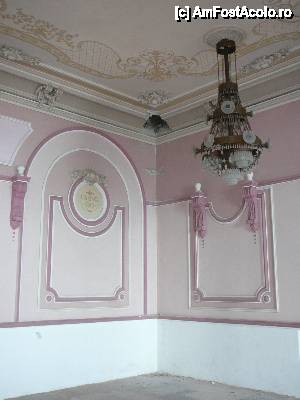 [P04] Tot în sala de joc (se poate observa 'opera' păsărilor)  » foto by Claudiu U.
 - 
<span class="allrVoted glyphicon glyphicon-heart hidden" id="av399180"></span>
<a class="m-l-10 hidden" id="sv399180" onclick="voting_Foto_DelVot(,399180,29149)" role="button">șterge vot <span class="glyphicon glyphicon-remove"></span></a>
<a id="v9399180" class=" c-red"  onclick="voting_Foto_SetVot(399180)" role="button"><span class="glyphicon glyphicon-heart-empty"></span> <b>LIKE</b> = Votează poza</a> <img class="hidden"  id="f399180W9" src="/imagini/loader.gif" border="0" /><span class="AjErrMes hidden" id="e399180ErM"></span>