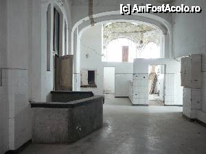 [P05] Sala pe care am considerat-o a fi o fostă bucătărie » foto by Claudiu U.
 - 
<span class="allrVoted glyphicon glyphicon-heart hidden" id="av399182"></span>
<a class="m-l-10 hidden" id="sv399182" onclick="voting_Foto_DelVot(,399182,29149)" role="button">șterge vot <span class="glyphicon glyphicon-remove"></span></a>
<a id="v9399182" class=" c-red"  onclick="voting_Foto_SetVot(399182)" role="button"><span class="glyphicon glyphicon-heart-empty"></span> <b>LIKE</b> = Votează poza</a> <img class="hidden"  id="f399182W9" src="/imagini/loader.gif" border="0" /><span class="AjErrMes hidden" id="e399182ErM"></span>