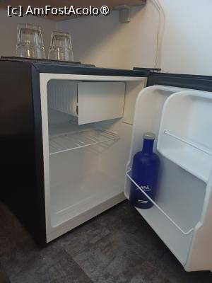 [P12] Apă în minifrigider. » foto by tata123 🔱
 - 
<span class="allrVoted glyphicon glyphicon-heart hidden" id="av1503229"></span>
<a class="m-l-10 hidden" id="sv1503229" onclick="voting_Foto_DelVot(,1503229,29157)" role="button">șterge vot <span class="glyphicon glyphicon-remove"></span></a>
<a id="v91503229" class=" c-red"  onclick="voting_Foto_SetVot(1503229)" role="button"><span class="glyphicon glyphicon-heart-empty"></span> <b>LIKE</b> = Votează poza</a> <img class="hidden"  id="f1503229W9" src="/imagini/loader.gif" border="0" /><span class="AjErrMes hidden" id="e1503229ErM"></span>