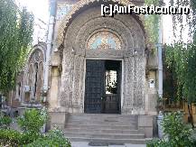 [P20] Biserica Rusa - poarta de intrare. » foto by Maria Smeu
 - 
<span class="allrVoted glyphicon glyphicon-heart hidden" id="av149883"></span>
<a class="m-l-10 hidden" id="sv149883" onclick="voting_Foto_DelVot(,149883,29192)" role="button">șterge vot <span class="glyphicon glyphicon-remove"></span></a>
<a id="v9149883" class=" c-red"  onclick="voting_Foto_SetVot(149883)" role="button"><span class="glyphicon glyphicon-heart-empty"></span> <b>LIKE</b> = Votează poza</a> <img class="hidden"  id="f149883W9" src="/imagini/loader.gif" border="0" /><span class="AjErrMes hidden" id="e149883ErM"></span>